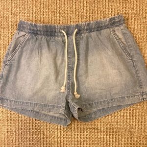 Altar’d State chambray shorts. Size medium. Never worn